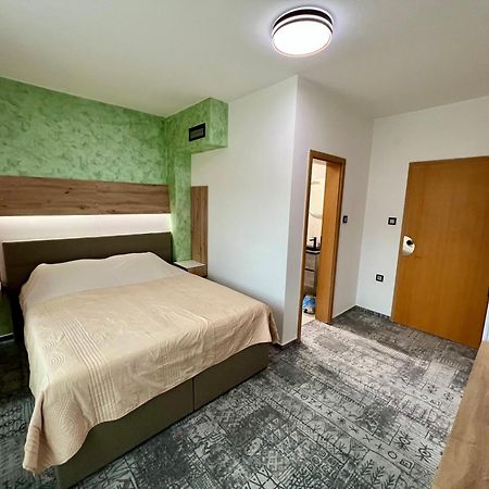 Hotel Brkic Sarajevo Airport - Free Parking ภายนอก รูปภาพ