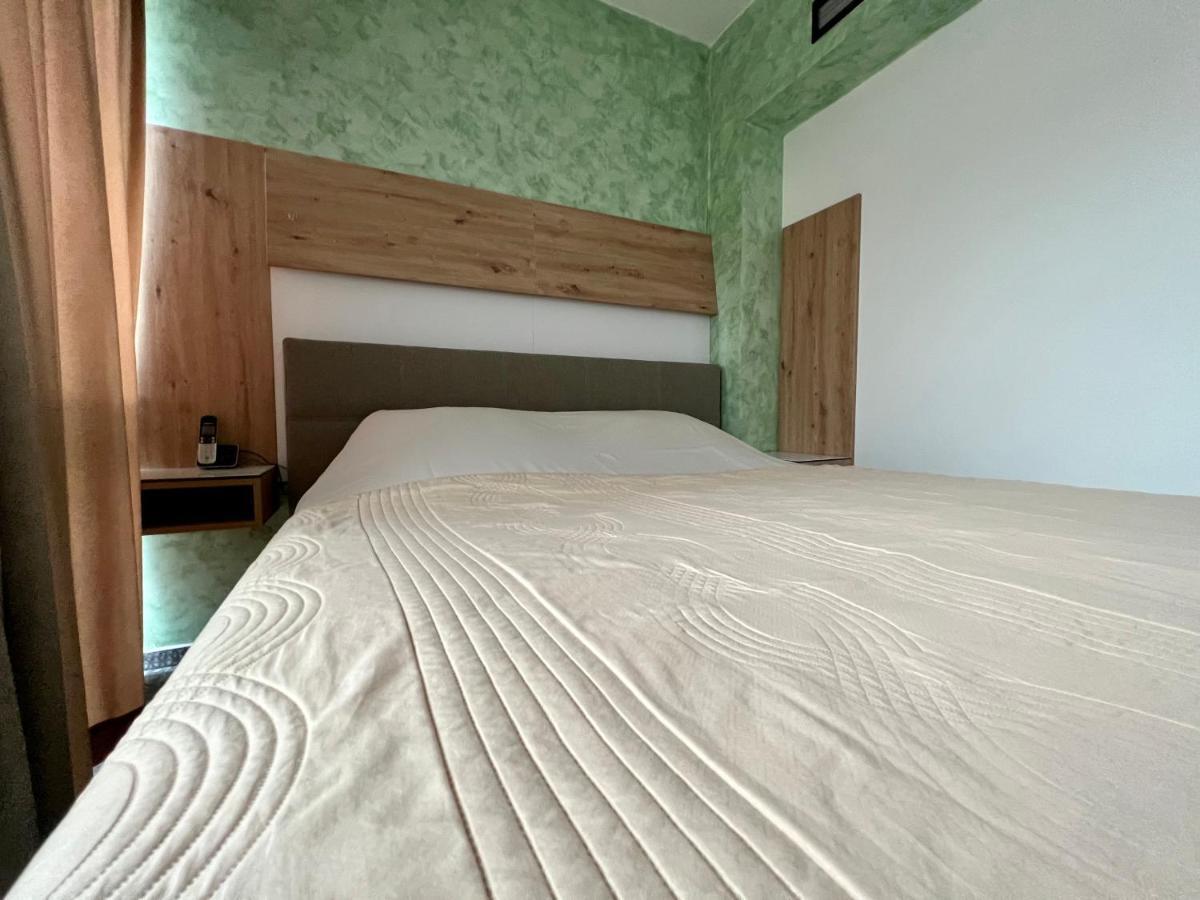 Hotel Brkic Sarajevo Airport - Free Parking ภายนอก รูปภาพ