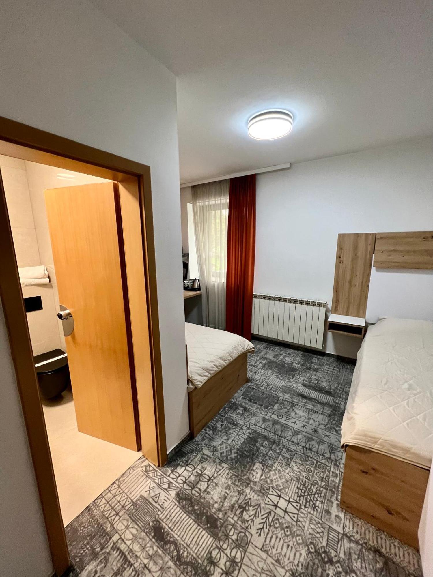 Hotel Brkic Sarajevo Airport - Free Parking ภายนอก รูปภาพ
