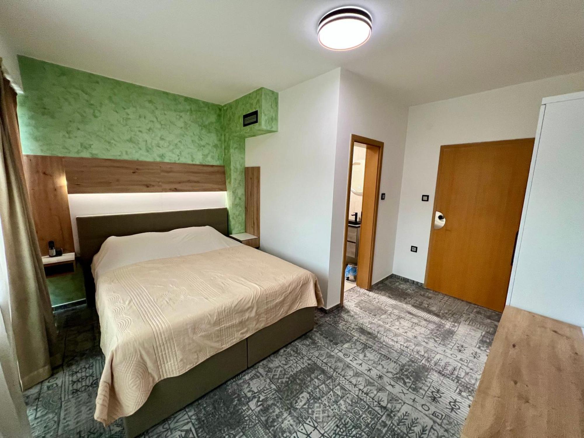 Hotel Brkic Sarajevo Airport - Free Parking ภายนอก รูปภาพ