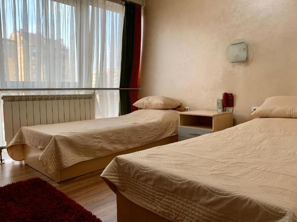 Hotel Brkic Sarajevo Airport - Free Parking ภายนอก รูปภาพ