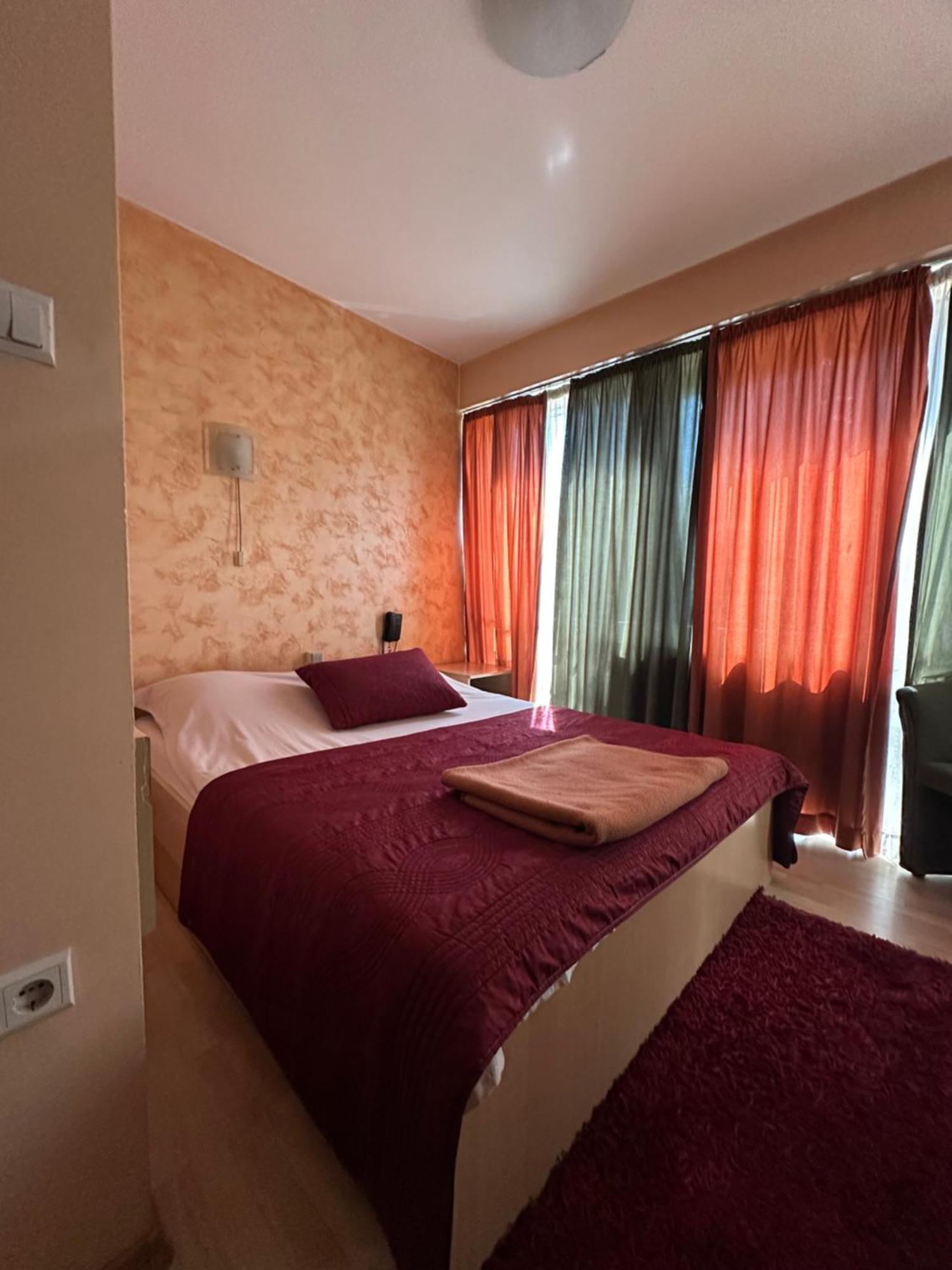 Hotel Brkic Sarajevo Airport - Free Parking ภายนอก รูปภาพ