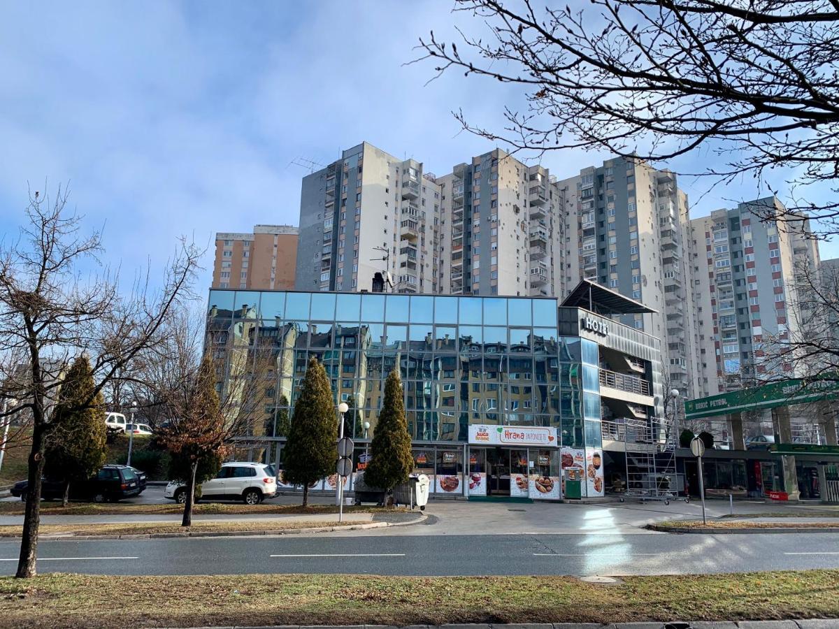 Hotel Brkic Sarajevo Airport - Free Parking ภายนอก รูปภาพ